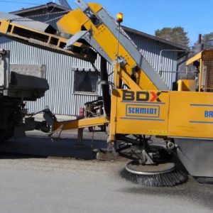 Road Sweeper - Towing